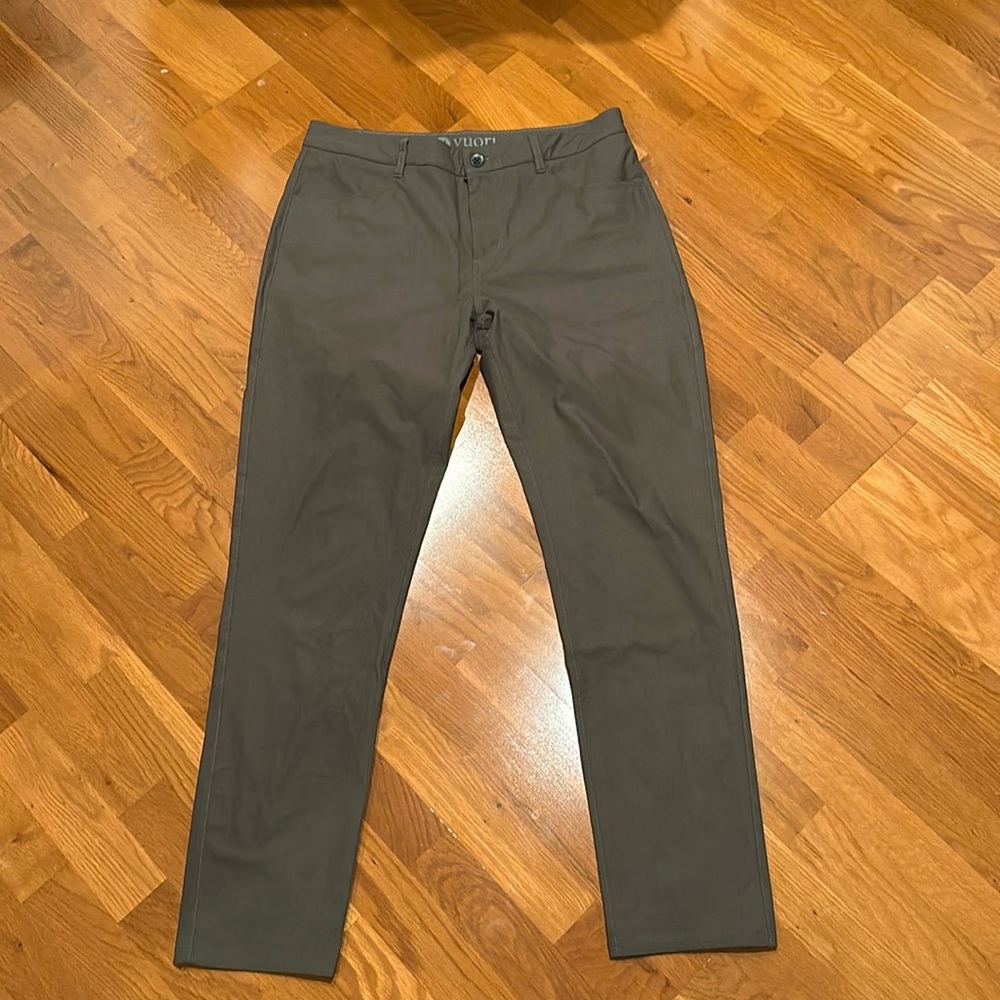 Vuori Meta Pant. 34" waist & 32" in seam. Great condition!
